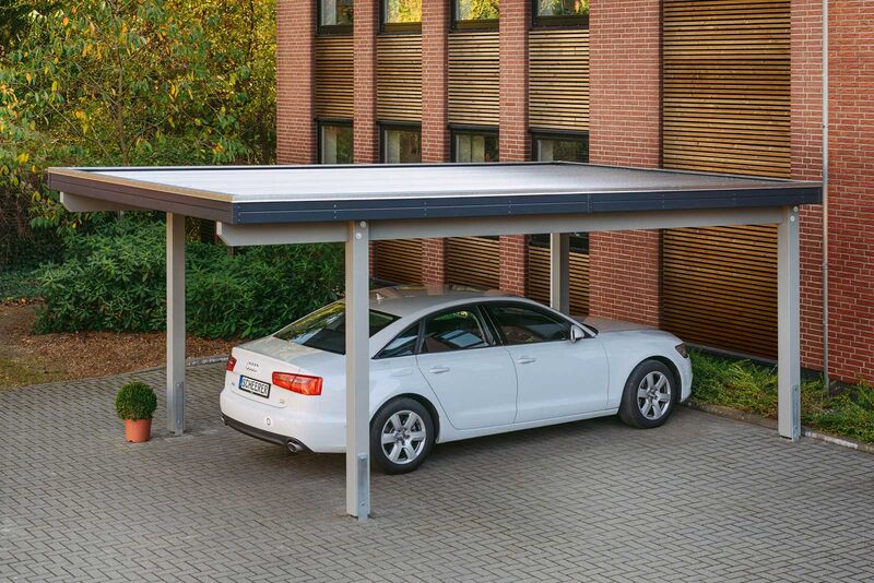 So einzigartig wie das Haus kann auch der dazu passende Carport sein, ob luftig-leicht, natürlich-rustikal oder städtisch-modern. Vom Einsteigermodell bis hin zur exklusiven Spezialanfertigung bietet Tomwood den passenden Schutz für ein, zwei oder mehrere Autos. Optional kann der Autounterstand mit einer Anbaukammer, Seitenwänden, Dachbegrünung oder hoher Ausführung für Wohnwagen gefertigt werden. 
Tomwood AG, www.tomwood.ch