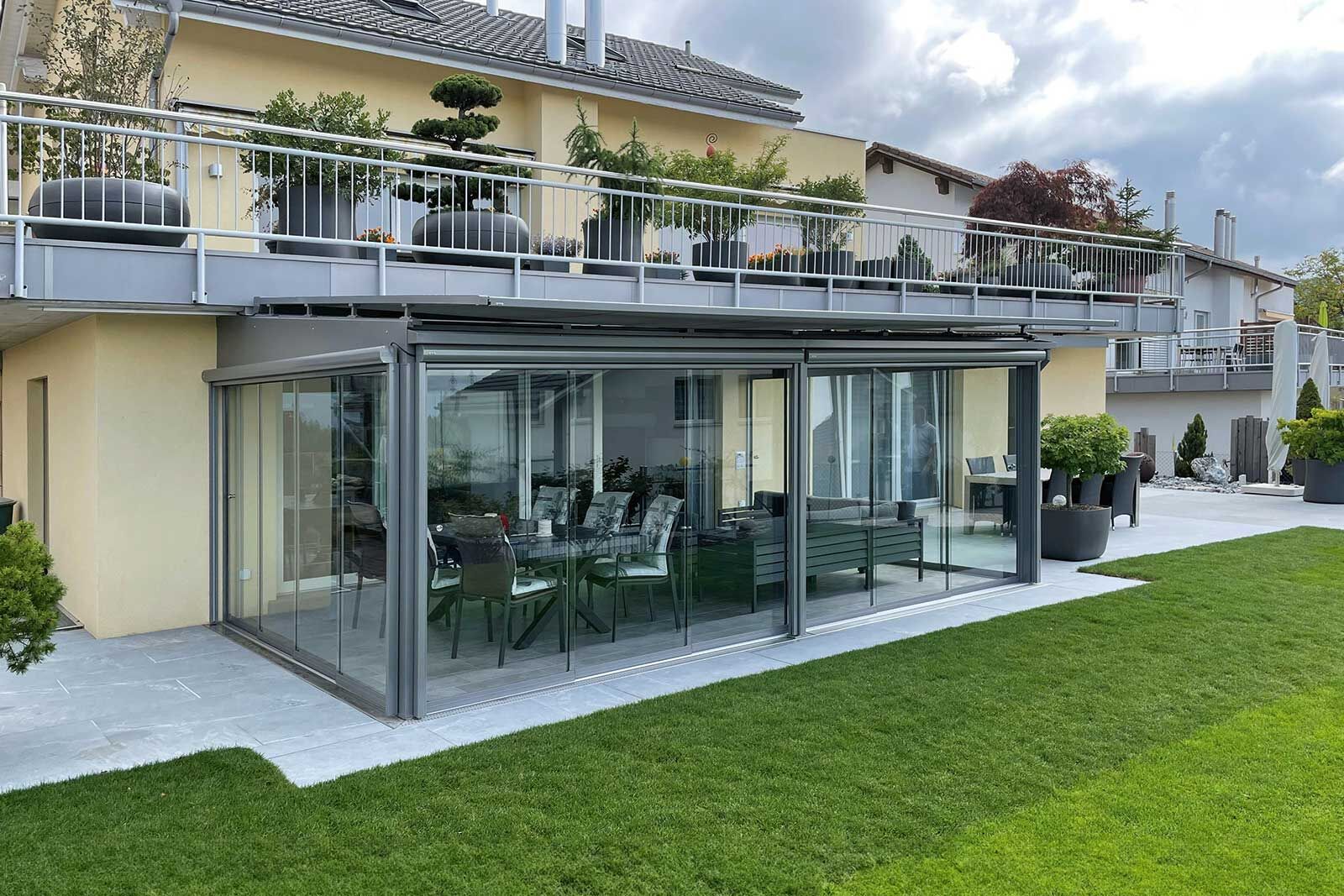 Das wärmegedämmte Metall-Glas-System kann ganzjährig als Wohnraum genutzt werden.