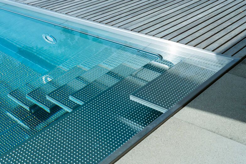 1. Platz: Pool von Zireg Ziswiler GmbH