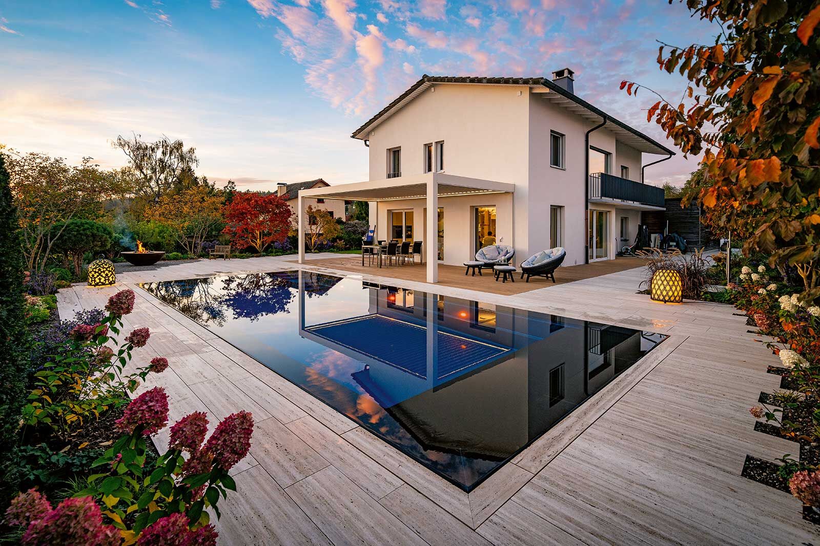 Als erster Schweizer Vertriebspartner verbaut die Vita Bad AG seit 2008 die Produkte von Compass Ceramic Pools. Die Fertigbecken nach australischem Patent überzeugen durch ihren Keramikkern und die stabilisierenden Carbon-Verstärkungen.