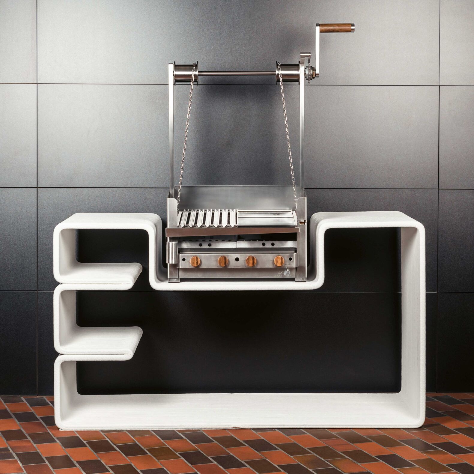 Aus dem 3D-Drucker: Die Aussenküche «Maguera» wird aus Spezialbeton auf Mass hergestellt. Ein würdiger Rahmen für die luxuriösen High-End-Grills aus der Werkstatt des St. Galler Unternehmens Azado. Azado AG, www.azado.ch