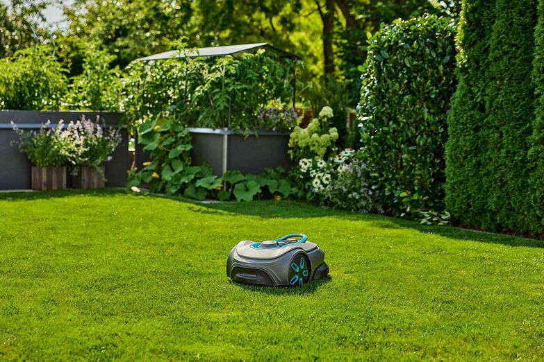 Innovative Gartenroboter: Sie sehen nicht nur schnittig aus, sie sind auch ziemlich smart: Die neuen «Sileno free» Mähroboter von ­Gardena sind ohne eine vorherige Installation von Begrenzungskabeln, Antennen oder Sendemasten startklar. Die Modelle «Sileno pro» und «Sileno max» lassen sich individuell auf die jeweilige Rasenfläche abstimmen. Da ist der jederzeit perfekte Schnitt garantiert – und das ganz automatisch. www.gardena.ch