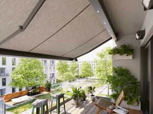 Die Kassettenmarkise «Smaila» von Griesser kommt im kubischen Design daher und ist mit einem solarbetriebenen Volant ausgestattet. Sie lässt sich besonders schnell und flexibel montieren. 2024 wurde sie mit dem German Design Award ausgezeichnet. Griesser AG.