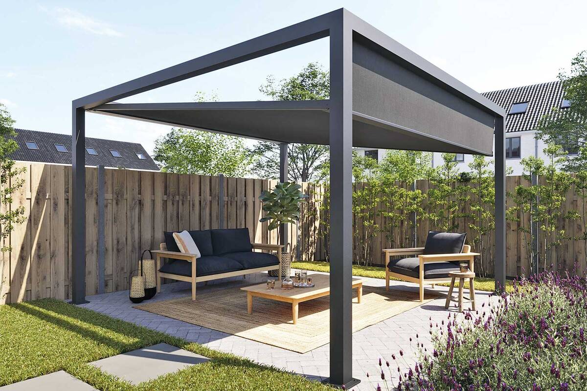 Dank der beweglichen Dachkonstruktion lässt sich der Schatten- und Sonnenschutz «Qube Move» von Tomwood je nach Wetter und Tageszeit ­individuell anpassen. Das Stoffdach wirkt leicht und elegant, bietet aber gleichzeitig zuverlässigen Schutz vor intensiver ­Sonneneinstrahlung. Tomwood AG.