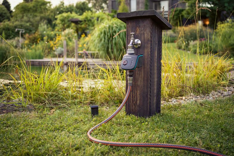 Egal ob Rasen, Blumen oder Salatanbau, egal ob Hitze oder Regen – eine automatische Bewässerungsanlage sorgt immer für die richtige Dosierung der Wassermenge. www.gardena.ch