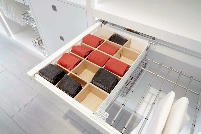 Kleiderschrank nach Mass. Movanorm AG.
