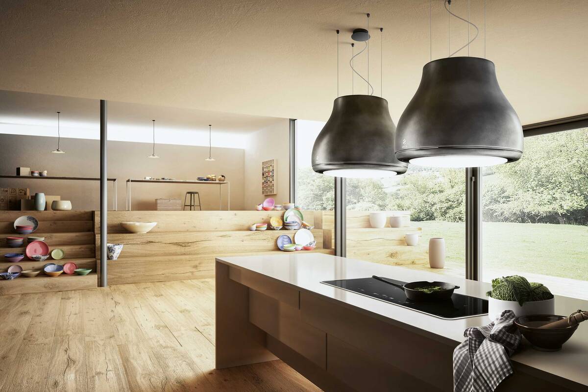 Leuchte oder Dampfabzug? «Shining» von Elica ist beides in einem und dazu ein Statement in Sachen italienischer Eleganz. Adago – Home GmbH.