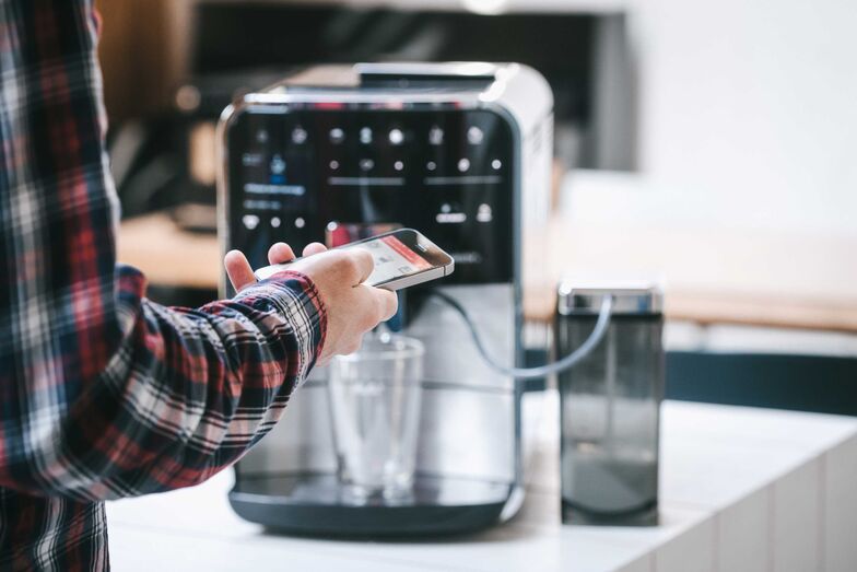 Die App «Melitta Connect» ermöglicht per Smartphone den Zugriff auf nahezu alle Funktionen der «Barista TS Smart».